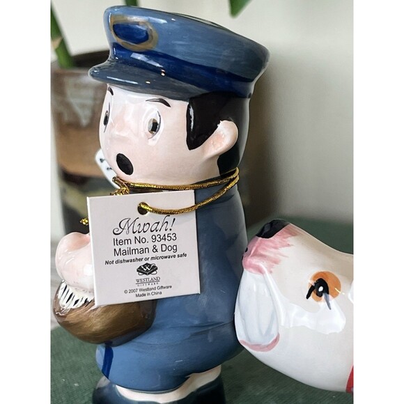 2007 Westland "Mwah!" Magnetic Mailman and Dog Salt and Pepper Shakers - Picture 7 of 11